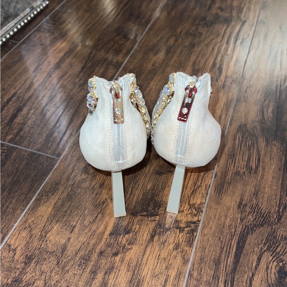 Heels - Picture 3 of 7